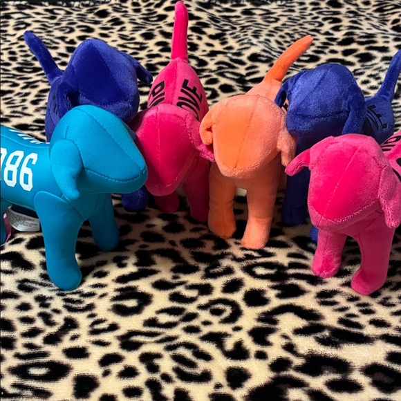 🎀 PINK Victoria's Secret Dog Collection 🎀
❌❌ SOLD ❌❌ - Picture 3 of 3
